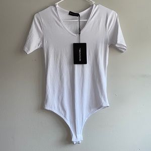 Basic White V Neck Short Sleeve Bodysuit - Prettylittlething